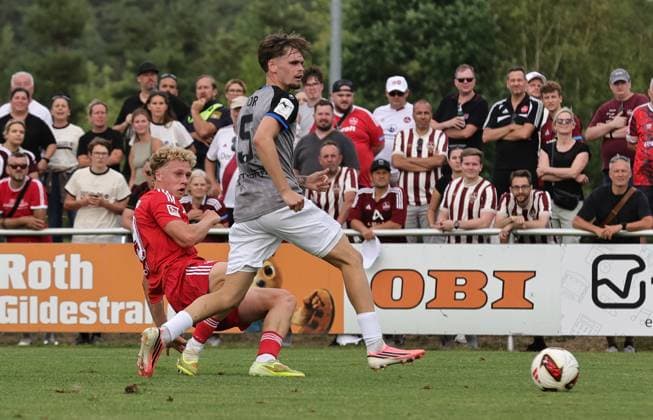 18.07.2026 - Fussball - Saison 2026 2027 - Testspiel Freundschaftsspiel Vorbereitungsspiel: 1. FC Nürnberg Nuernberg FCN ( Club ) - SV Waldhof Mannheim 07 - Sportfoto Zink DaMa - xdaxmax - Piet Scobel (19, 1. FC Nürnberg FCN ) mit Torschuss *** July 18, 2026 Soccer Season 2026–2027 Exhibition Match Friendly Match Preseason Match 1 FC Nürnberg (FCN) vs. SV Waldhof Mannheim 07 Sports Photo by Zink DaMa xdaxmax Piet Scobel 19, 1 FC Nuremberg (FCN) taking a shot on goal