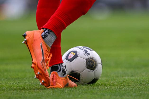 SOCCER - Wacker vs Chemie Leipzig, test match INNSBRUCK,AUSTRIA,18.JUL.26 - SOCCER - ADMIRAL 2.Liga, Regionalliga Nordost, FC Wacker Innsbruck vs BSG Chemie Leipzig, test match. Image shows a feature with two feet and a ball.  GEPAxpictures xDanielxSchoenherr
