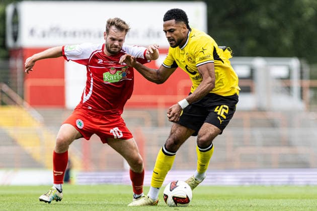 Testspiel: Rot-Weiß Oberhausen - Borussia Dortmund; 18.07.2026 Luca Vincent Schlax (SC Rot-Weiß Oberhausen, 10), Almugera Kabar (Borussia Dortmund, 42) Testspiel: Rot-Weiß Oberhausen - Borussia Dortmund; Stadion Niederrhein, Oberhausen; 18.07.2026 *** Friendly Match: Rot-Weiß Oberhausen vs. Borussia Dortmund, July 18, 2026; Luca Vincent Schlax (SC Rot-Weiß Oberhausen, 10) and Almugera Kabar (Borussia Dortmund, 42); Friendly Match: Rot-Weiß Oberhausen vs. Borussia Dortmund at Niederrhein Stadium, Oberhausen, July 18, 2026 Copyright: xBEAUTIFULxSPORTS Buriakovx