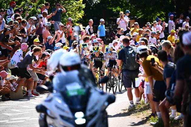 Tour de France 2026 Stage 14 LE MARKSTEIN, FRANCE - JULY 18 : Kuss Sepp (USA) of Team Visma Lease a Bike, Lipowitz Florian (GER) of Red Bull BORA Hansgrohe in action during stage 14 of the 113rd edition of Tour de France an UCI World Tour 2.UWT cycling road race stage for Men Elite of 155 km with start in Mulhouse and finish in Le Markstein on July 18, 2026 in Le Markstein, France, 18 07 2026 ( Motordriver Kurt Vandenborre - Le Markstein France  Copyright: xGvgx