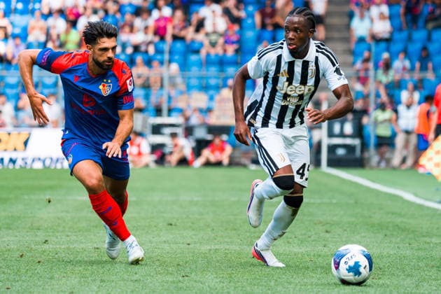 BASEL, SWITZERLAND - JULY 18: Nicolas Vouilloz of Basel L) battles for the ball with Justin Oboavwoduo of Juventus R) during the pre-season friendly match between FC Basel 1893 and Juventus at St. Jakob Stadium on July 18, 2026 in Basel, Switzerland. *** BASEL, SWITZERLAND, JULY 18 — Nicolas Vouilloz of Basel (L) battles for the ball with Justin Oboavwoduo of Juventus (R) during the preseason friendly match between FC Basel 1893 and Juventus at St. Jakob Stadium on July 18, 2026, in Basel, Switzerland Copyright: xJustPictures.ch PascalxvonxBürenx jp-en-EuSpIm-Pavo_Fotografie-06082