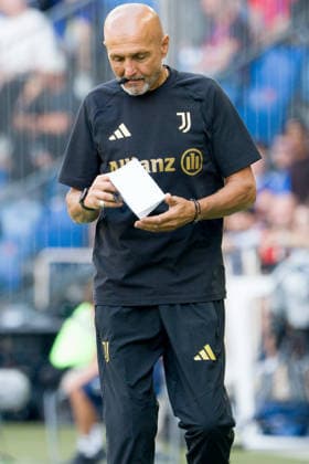BASEL, SWITZERLAND - JULY 18: head coach Spalletti Luciano of Juventus during the pre-season friendly match between FC Basel 1893 and Juventus at St. Jakob Stadium on July 18, 2026 in Basel, Switzerland. *** BASEL, SWITZERLAND, JULY 18: Juventus head coach Luciano Spalletti during the preseason friendly match between FC Basel 1893 and Juventus at St. Jakob Stadium on July 18, 2026, in Basel, Switzerland Copyright: xJustPictures.ch PascalxvonxBürenx jp-en-EuSpIm-Pavo_Fotografie-05810