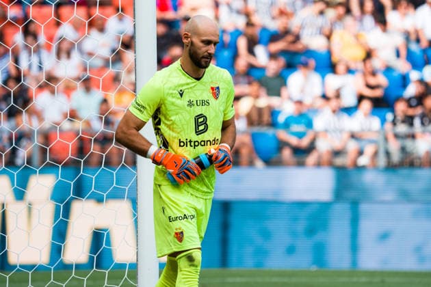 BASEL, SWITZERLAND - JULY 18: Mirko Salvi of Basel Mirko Salvi of Basel become a red card for during the pre-season friendly match between FC Basel 1893 and Juventus at St. Jakob Stadium on July 18, 2026 in Basel, Switzerland. *** BASEL, SWITZERLAND, JULY 18 Mirko Salvi of Basel received a red card during the preseason friendly match between FC Basel 1893 and Juventus at St. Jakob Stadium on July 18, 2026, in Basel, Switzerland Copyright: xJustPictures.ch PascalxvonxBürenx jp-en-EuSpIm-Pavo_Fotografie-05973