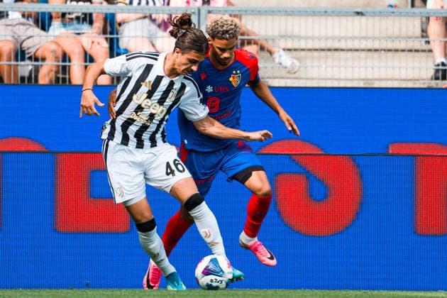 BASEL, SWITZERLAND - JULY 18: Adin Licina of Juventur L) battles for the ball with Coleen Louis of Basel R) during the pre-season friendly match between FC Basel 1893 and Juventus at St. Jakob Stadium on July 18, 2026 in Basel, Switzerland. *** BASEL, SWITZERLAND, JULY 18 — Adin Licina of Juventus (L) battles for the ball with Coleen Louis of Basel (R) during the preseason friendly match between FC Basel 1893 and Juventus at St. Jakob Stadium on July 18, 2026, in Basel, Switzerland Copyright: xJustPictures.ch PascalxvonxBürenx jp-en-EuSpIm-Pavo_Fotografie-06118