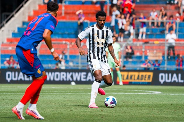 BASEL, SWITZERLAND - JULY 18: Juan Cabal of Juventus R) controls the ball against Ibrahim Salah of Basel L) during the pre-season friendly match between FC Basel 1893 and Juventus at St. Jakob Stadium on July 18, 2026 in Basel, Switzerland. *** BASEL, SWITZERLAND, JULY 18 — Juan Cabal of Juventus (R) controls the ball against Ibrahim Salah of Basel (L) during the preseason friendly match between FC Basel 1893 and Juventus at St. Jakob Stadium on July 18, 2026, in Basel, Switzerland Copyright: xJustPictures.ch PascalxvonxBürenx jp-en-EuSpIm-Pavo_Fotografie-06134