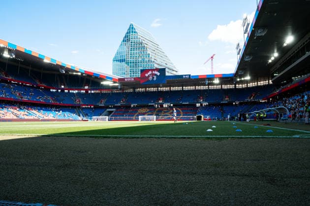 BASEL, SWITZERLAND - JULY 18: General view inside the stadium before the pre-season friendly match between FC Basel 1893 and Juventus at St. Jakob Stadium on July 18, 2026 in Basel, Switzerland. *** BASEL, SWITZERLAND, JULY 18: A general view inside the stadium before the preseason friendly match between FC Basel 1893 and Juventus at St. Jakob Stadium on July 18, 2026, in Basel, Switzerland Copyright: xJustPictures.ch PascalxvonxBürenx jp-en-EuSpIm-Pavo_Fotografie-670085