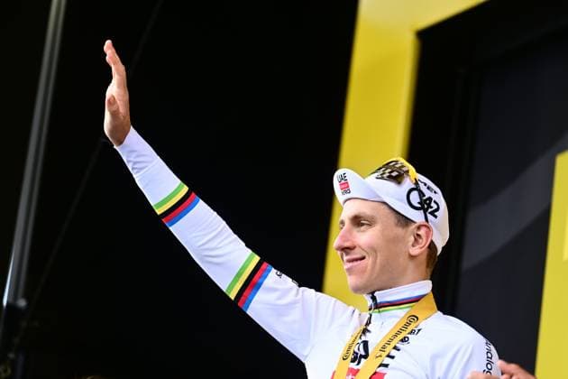Tour de France 2026 Stage 14 LE MARKSTEIN, FRANCE - JULY 18 : Pogacar Tadej (SLO) of UAE Team Emirates XRG on the podium during stage 14 of the 113rd edition of Tour de France an UCI World Tour 2.UWT cycling road race stage for Men Elite of 155 km with start in Mulhouse and finish in Le Markstein on July 18, 2026 in Le Markstein, France, 18 07 2026 ( Motordriver Kurt Vandenborre - Le Markstein France  Copyright: xPeterxDexVoechtx
