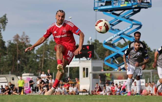 18.07.2026 - Fussball - Saison 2026 2027 - Testspiel Freundschaftsspiel Vorbereitungsspiel: 1. FC Nürnberg Nuernberg FCN ( Club ) - SV Waldhof Mannheim 07 - Sportfoto Zink DaMa - xdaxmax - Rafael Lubach (18, 1. FC Nürnberg FCN ) mit Torschuss - verschießt Elfmeter *** July 18, 2026 Soccer Season 2026–2027 Exhibition Match Friendly Match Preseason Match 1 FC Nürnberg (FCN) vs. SV Waldhof Mannheim 07 Sports Photo by Zink DaMa xdaxmax Rafael Lubach 18, 1 FC Nürnberg (FCN) misses a penalty kick