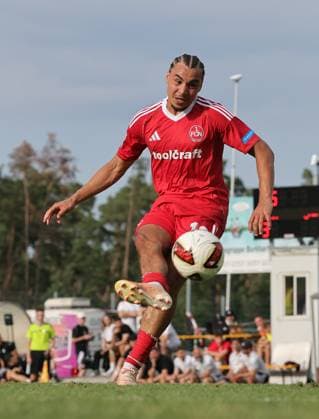 18.07.2026 - Fussball - Saison 2026 2027 - Testspiel Freundschaftsspiel Vorbereitungsspiel: 1. FC Nürnberg Nuernberg FCN ( Club ) - SV Waldhof Mannheim 07 - Sportfoto Zink DaMa - xdaxmax - Rafael Lubach (18, 1. FC Nürnberg FCN ) mit Torschuss - verschießt Elfmeter *** July 18, 2026 Soccer Season 2026–2027 Exhibition Match Friendly Match Preseason Match 1 FC Nürnberg (FCN) vs. SV Waldhof Mannheim 07 Sports Photo by Zink DaMa xdaxmax Rafael Lubach 18, 1 FC Nürnberg (FCN) misses a penalty kick