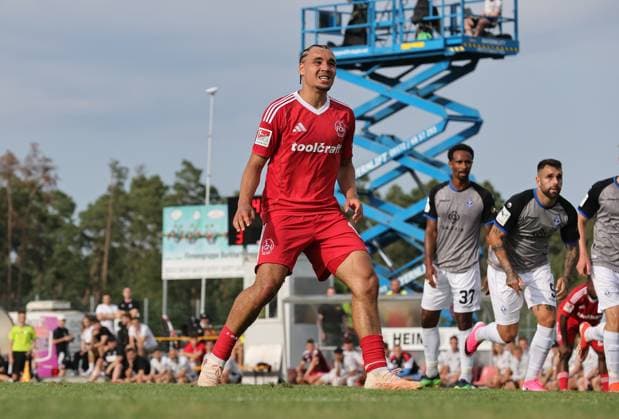18.07.2026 - Fussball - Saison 2026 2027 - Testspiel Freundschaftsspiel Vorbereitungsspiel: 1. FC Nürnberg Nuernberg FCN ( Club ) - SV Waldhof Mannheim 07 - Sportfoto Zink DaMa - xdaxmax - Rafael Lubach (18, 1. FC Nürnberg FCN ) enttäuscht Enttäuschung nach verschossenem Elfmeter *** July 18, 2026 Soccer Season 2026–2027 Exhibition Match Friendly Match Preseason Match 1 FC Nuremberg FCN Club SV Waldhof Mannheim 07 Sports Photo Zink DaMa xdaxmax Rafael Lubach 18, 1 FC Nuremberg FCN Disappoints Disappointment After Missed Penalty Kick