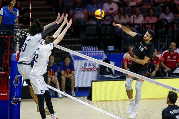 Turkiye v Slovenia - Men s Volleyball Nations League BELGRADE, SERBIA - JULY 18: Lagumdzija (R) of Turkiye in action during the Men s Volleyball Nations League match between Turkiye and Slovenia at Beogradska Arena in Belgrade, Serbia on July 18, 2026. Filip Stevanovic Anadolu Belgrade Serbia. Editorial use only. Please get in touch for any other usage.  Copyright: x2026xAnadoluxFilipxStevanovicx