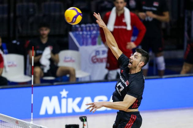 Turkiye v Slovenia - Men s Volleyball Nations League BELGRADE, SERBIA - JULY 18: Murat Yenipazar (17) of Turkiye in action during the Men s Volleyball Nations League match between Turkiye and Slovenia at Beogradska Arena in Belgrade, Serbia on July 18, 2026. Filip Stevanovic Anadolu Belgrade Serbia. Editorial use only. Please get in touch for any other usage.  Copyright: x2026xAnadoluxFilipxStevanovicx