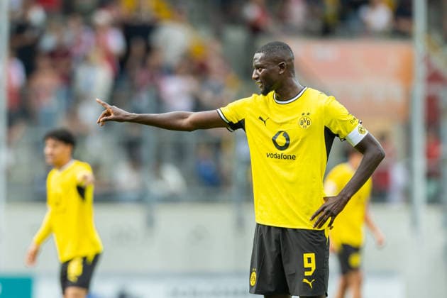 Serhou Guirassy (Borussia Dortmund) gestikuliert, Gestik waehrend des Freundschaftsspiels in der Saisonvorbereitung zwischen Rot-Weiß Oberhausen und Borussia Dortmund im Stadion Niederrhein am 18. Juli 2026 in Oberhausen, Deutschland. (Foto von Mario Hommes DeFodi Images) +++ Serhou Guirassy (Borussia Dortmund) gestures during the during the pre-season friendly match between Rot-Weiss Oberhausen and Borussia Dortmund at Stadion Niederrhein on July 18, 2026 in Oberhausen, Germany. (Photo by Mario Hommes DeFodi Images) - *** Serhou Guirassy of Borussia Dortmund gestures during the preseason friendly match between Rot-Weiss Oberhausen and Borussia Dortmund at Stadion Niederrhein on July 18, 2026, in Oberhausen, Germany. Photo by Mario Hommes, DeFodi Images. Serhou Guirassy of Borussia Dortmund gestures during the preseason friendly match between Rot-Weiß Oberhausen and Borussia Dortmund at Stadion Niederrhein on July 18, 2026, in Oberhausen, Germany. Photo by Mario Hommes, DeFodi Images.