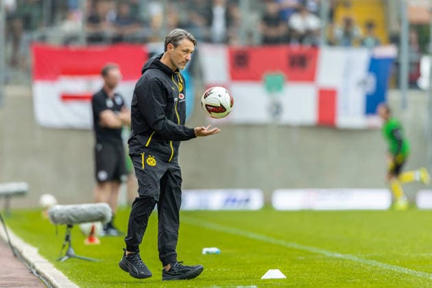 Trainer Niko Kovac (Borussia Dortmund) schaut waehrend des Freundschaftsspiels in der Saisonvorbereitung zwischen Rot-Weiß Oberhausen und Borussia Dortmund im Stadion Niederrhein am 18. Juli 2026 in Oberhausen, Deutschland. (Foto von Mario Hommes DeFodi Images) +++ Trainer Niko Kovac (Borussia Dortmund) looks on during the during the pre-season friendly match between Rot-Weiss Oberhausen and Borussia Dortmund at Stadion Niederrhein on July 18, 2026 in Oberhausen, Germany. (Photo by Mario Hommes DeFodi Images) - *** Borussia Dortmund coach Niko Kovac watches during the preseason friendly match between Rot-Weiss Oberhausen and Borussia Dortmund at Stadion Niederrhein on July 18, 2026, in Oberhausen, Germany. Photo by Mario Hommes, DeFodi Images. Coach Niko Kovac of Borussia Dortmund looks on during the preseason friendly match between Rot-Weiss Oberhausen and Borussia Dortmund at Stadion Niederrhein on July 18, 2026, in Oberhausen, Germany. Photo by Mario Hommes, DeFodi Images.