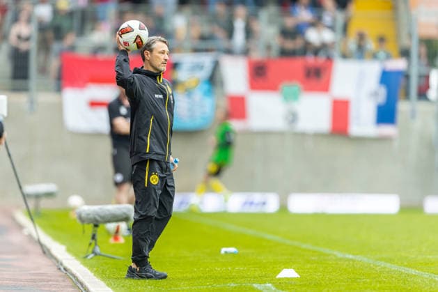 Trainer Niko Kovac (Borussia Dortmund) schaut waehrend des Freundschaftsspiels in der Saisonvorbereitung zwischen Rot-Weiß Oberhausen und Borussia Dortmund im Stadion Niederrhein am 18. Juli 2026 in Oberhausen, Deutschland. (Foto von Mario Hommes DeFodi Images) +++ Trainer Niko Kovac (Borussia Dortmund) looks on during the during the pre-season friendly match between Rot-Weiss Oberhausen and Borussia Dortmund at Stadion Niederrhein on July 18, 2026 in Oberhausen, Germany. (Photo by Mario Hommes DeFodi Images) - *** Borussia Dortmund coach Niko Kovac watches during the preseason friendly match between Rot-Weiss Oberhausen and Borussia Dortmund at Stadion Niederrhein on July 18, 2026, in Oberhausen, Germany. Photo by Mario Hommes, DeFodi Images. Coach Niko Kovac of Borussia Dortmund looks on during the preseason friendly match between Rot-Weiss Oberhausen and Borussia Dortmund at Stadion Niederrhein on July 18, 2026, in Oberhausen, Germany. Photo by Mario Hommes, DeFodi Images.