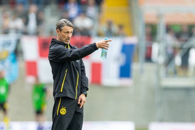 Trainer Niko Kovac (Borussia Dortmund) gestikuliert, Gestik waehrend des Freundschaftsspiels in der Saisonvorbereitung zwischen Rot-Weiß Oberhausen und Borussia Dortmund im Stadion Niederrhein am 18. Juli 2026 in Oberhausen, Deutschland. (Foto von Mario Hommes DeFodi Images) +++ Trainer Niko Kovac (Borussia Dortmund) gestures during the during the pre-season friendly match between Rot-Weiss Oberhausen and Borussia Dortmund at Stadion Niederrhein on July 18, 2026 in Oberhausen, Germany. (Photo by Mario Hommes DeFodi Images) - *** Borussia Dortmund coach Niko Kovac gestures during the preseason friendly match between Rot-Weiss Oberhausen and Borussia Dortmund at Stadion Niederrhein on July 18, 2026, in Oberhausen, Germany. Photo by Mario Hommes, DeFodi Images. Coach Niko Kovac of Borussia Dortmund gestures during the preseason friendly match between Rot-Weiss Oberhausen and Borussia Dortmund at Stadion Niederrhein on July 18, 2026, in Oberhausen, Germany. Photo by Mario Hommes, DeFodi Images.