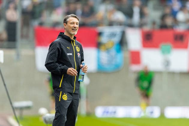 Trainer Niko Kovac (Borussia Dortmund) schaut waehrend des Freundschaftsspiels in der Saisonvorbereitung zwischen Rot-Weiß Oberhausen und Borussia Dortmund im Stadion Niederrhein am 18. Juli 2026 in Oberhausen, Deutschland. (Foto von Mario Hommes DeFodi Images) +++ Trainer Niko Kovac (Borussia Dortmund) looks on during the during the pre-season friendly match between Rot-Weiss Oberhausen and Borussia Dortmund at Stadion Niederrhein on July 18, 2026 in Oberhausen, Germany. (Photo by Mario Hommes DeFodi Images) - *** Borussia Dortmund coach Niko Kovac watches during the preseason friendly match between Rot-Weiss Oberhausen and Borussia Dortmund at Stadion Niederrhein on July 18, 2026, in Oberhausen, Germany. Photo by Mario Hommes, DeFodi Images. Coach Niko Kovac of Borussia Dortmund looks on during the preseason friendly match between Rot-Weiss Oberhausen and Borussia Dortmund at Stadion Niederrhein on July 18, 2026, in Oberhausen, Germany. Photo by Mario Hommes, DeFodi Images.