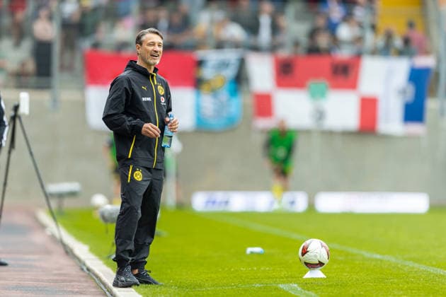 Trainer Niko Kovac (Borussia Dortmund) schaut waehrend des Freundschaftsspiels in der Saisonvorbereitung zwischen Rot-Weiß Oberhausen und Borussia Dortmund im Stadion Niederrhein am 18. Juli 2026 in Oberhausen, Deutschland. (Foto von Mario Hommes DeFodi Images) +++ Trainer Niko Kovac (Borussia Dortmund) looks on during the during the pre-season friendly match between Rot-Weiss Oberhausen and Borussia Dortmund at Stadion Niederrhein on July 18, 2026 in Oberhausen, Germany. (Photo by Mario Hommes DeFodi Images) - *** Borussia Dortmund coach Niko Kovac watches during the preseason friendly match between Rot-Weiss Oberhausen and Borussia Dortmund at Stadion Niederrhein on July 18, 2026, in Oberhausen, Germany. Photo by Mario Hommes, DeFodi Images. Coach Niko Kovac of Borussia Dortmund looks on during the preseason friendly match between Rot-Weiss Oberhausen and Borussia Dortmund at Stadion Niederrhein on July 18, 2026, in Oberhausen, Germany. Photo by Mario Hommes, DeFodi Images.