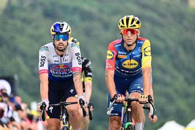 Tour de France 2026 Stage 14 LE MARKSTEIN, FRANCE - JULY 18 : Verona Carlos (ESP) of Lidl - Trek at the finish line, Cattaneo Mattia (ITA) of Red Bull BORA Hansgrohe during stage 14 of the 113rd edition of Tour de France an UCI World Tour 2.UWT cycling road race stage for Men Elite of 155 km with start in Mulhouse and finish in Le Markstein on July 18, 2026 in Le Markstein, France, 18 07 2026 ( Motordriver Kurt Vandenborre - Le Markstein France  Copyright: xPeterxDexVoechtx