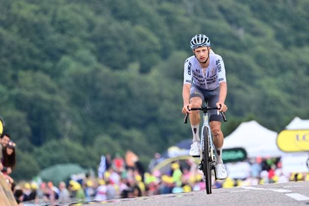 Tour de France 2026 Stage 14 LE MARKSTEIN, FRANCE - JULY 18 : Hermans Quinten (BEL) of Pinarello - Q36.5 Pro Cycling Team at the finish line during stage 14 of the 113rd edition of Tour de France an UCI World Tour 2.UWT cycling road race stage for Men Elite of 155 km with start in Mulhouse and finish in Le Markstein on July 18, 2026 in Le Markstein, France, 18 07 2026 ( Motordriver Kurt Vandenborre - Le Markstein France  Copyright: xPeterxDexVoechtx