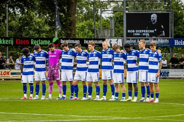 MEPPEL, 18 7-2026, Sportpark Ezinge, Season 2026 2027, Dutch Eredivisie Football, Preseason friendly match between PEC Zwolle and Cercle Brugge, Picture shows team of PEC Zwolle with 1 minute of silence for referee Rob Dieperink PEC Zwolle - Cercle Brugge (friendly)  x205091425x Copyright: