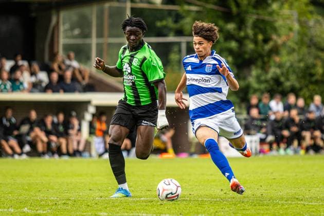 MEPPEL, 18 7-2026, Sportpark Ezinge, Season 2026 2027, Dutch Eredivisie Football, Preseason friendly match between PEC Zwolle and Cercle Brugge, Picture shows PEC Zwolle player GabriÃ«l Reiziger and Cercle Brugge player KAKOU Emmanuel PEC Zwolle - Cercle Brugge (friendly)  x205091698x Copyright: