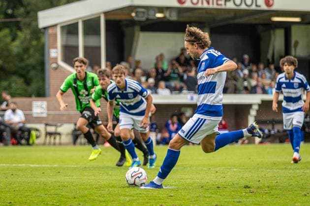 MEPPEL, 18 7-2026, Sportpark Ezinge, Season 2026 2027, Dutch Eredivisie Football, Preseason friendly match between PEC Zwolle and Cercle Brugge, Picture shows PEC Zwolle player Ody Velanas takes the penalty PEC Zwolle - Cercle Brugge (friendly)  x205091714x Copyright: