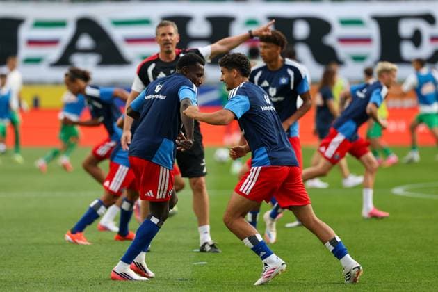 18.July.2026 – SOCCER – FRIENDLY TEST GAME(MEN) - Rapid Wien (Austria) vs HSV (Germany) HSV (Germany) warms up before the match VIENNA VIENNA, AUSTRIA – Allianz Stadion SK Rapid Wien Allianz Stadion AUSTRIA