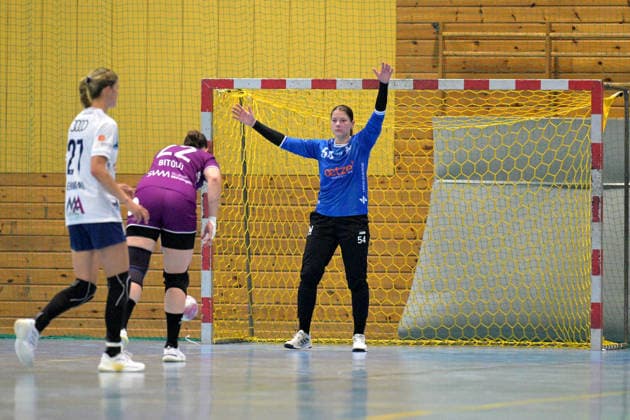 Barbara Gyoeri Union Neckarsulm, 54) im Tor gegen Gabriela Clausson Bitolo (TusSies Metzingen, 22) beim 7-Meter TusSies Metzingen vs. Sport-Union Neckarsulm , Handball, Vorbereitung, Testspiel, Saison 2026 2027, 18.07.2026 TusSies Metzingen vs. Sport-Union Neckarsulm , Handball, Vorbereitung, Testspiel, Saison 2026 2027, 18.07.2026 Voehringen *** Barbara Gyoeri of Sport Union Neckarsulm, 54, in goal against Gabriela Clausson Bitolo of TusSies Metzingen, 22, on a 7-meter throw; TusSies Metzingen vs. Sport Union Neckarsulm, handball, preseason, exhibition game, 2026–2027 season, July 18, 2026, TusSies Metzingen vs. Sport Union Neckarsulm, handball, preseason, exhibition match, 2026–2027 season, July 18, 2026, Voehringen Copyright: xEibner-Pressefotox EP_TBR