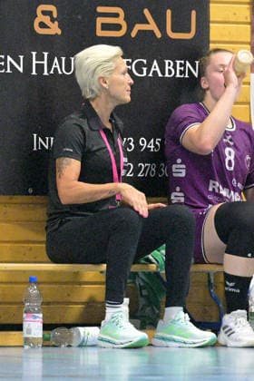 Neuzugang im Staff- Team der TusSies Metzingen Edina Rott (TusSies Metzingen, Co-Trainerin) TusSies Metzingen vs. Union Neckarsulm , Handball, Vorbereitung, Testspiel, Saison 2026 2027, 18.07.2026 TusSies Metzingen vs. Sport-Union Neckarsulm , Handball, Vorbereitung, Testspiel, Saison 2026 2027, 18.07.2026 Voehringen *** New Addition to the TusSies Metzingen Coaching Staff: Edina Rott, TusSies Metzingen, Assistant Coach; TusSies Metzingen vs. Sport Union Neckarsulm, Handball, Preseason, Friendly Match, 2026–2027 Season, July 18, 2026, TusSies Metzingen vs. Sport Union Neckarsulm, Handball, Preseason, Friendly Match, 2026–2027 Season, July 18, 2026, Voehringen Copyright: xEibner-Pressefotox EP_TBR