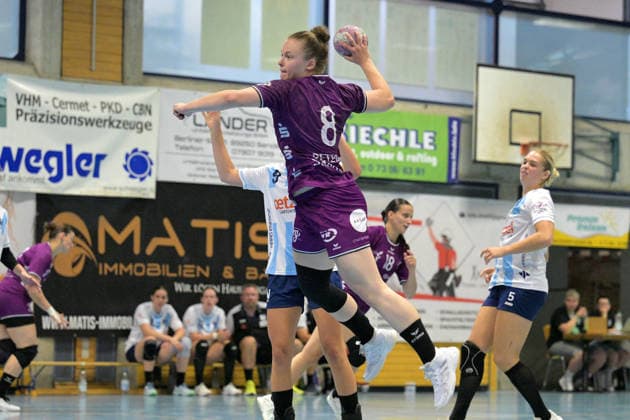 Ida Petzold (TusSies Metzingen, 08) beim Wurf Tor TusSies Metzingen vs. Union Neckarsulm , Handball, Vorbereitung, Testspiel, Saison 2026 2027, 18.07.2026 TusSies Metzingen vs. Sport-Union Neckarsulm , Handball, Vorbereitung, Testspiel, Saison 2026 2027, 18.07.2026 Voehringen *** Ida Petzold, TusSies Metzingen, No. 8 taking a shot; TusSies Metzingen vs. Sport Union Neckarsulm, Handball, Preseason, Friendly, 2026–2027 Season, July 18, 2026, TusSies Metzingen vs. Sport Union Neckarsulm, handball, preseason, exhibition match, 2026–2027 season, July 18, 2026, Voehringen Copyright: xEibner-Pressefotox EP_TBR