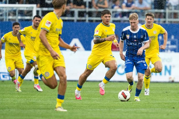 SOCCER - Linz vs Braunschweig, test match LINZ,AUSTRIA,18.JUL.26 - SOCCER - ADMIRAL 2. Liga, 2. DFL, 2. Deutsche Bundesliga, FC Blau Weiss Linz vs Eintracht Braunschweig, test match. Image shows Jakob Knollmueller (Linz).  GEPAxpictures xJulioxArellano