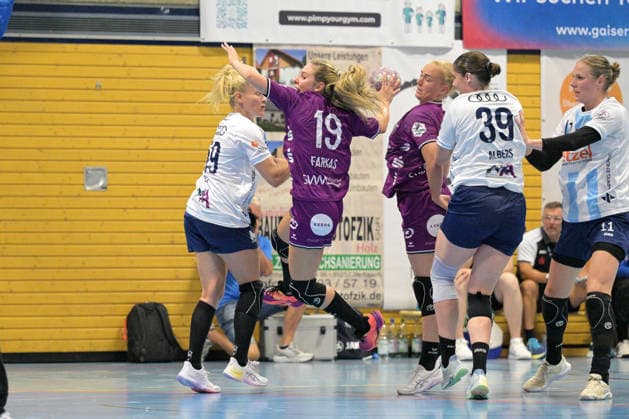 Johanna Farkas (TusSies Metzingen, 19) beim Wurf Tor gegen Antje Doell Union Neckarsulm, 59) TusSies Metzingen vs. Sport-Union Neckarsulm , Handball, Vorbereitung, Testspiel, Saison 2026 2027, 18.07.2026 TusSies Metzingen vs. Sport-Union Neckarsulm , Handball, Vorbereitung, Testspiel, Saison 2026 2027, 18.07.2026 Voehringen *** Johanna Farkas of TusSies Metzingen, 19, scores a goal against Antje Doell of Sport Union Neckarsulm, 59 TusSies Metzingen vs. Sport Union Neckarsulm, Handball, Preseason, Friendly, 2026–2027 Season, July 18, 2026, TusSies Metzingen vs. Sport Union Neckarsulm, handball, preseason, exhibition game, 2026–2027 season, July 18, 2026, Voehringen Copyright: xEibner-Pressefotox EP_TBR