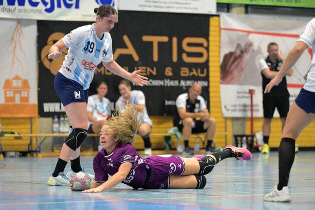 Johanna Farkas (TusSies Metzingen, 19) am mit Ball gegen Merle Albers Union Neckarsulm, 39) TusSies Metzingen vs. Sport-Union Neckarsulm , Handball, Vorbereitung, Testspiel, Saison 2026 2027, 18.07.2026 TusSies Metzingen vs. Sport-Union Neckarsulm , Handball, Vorbereitung, Testspiel, Saison 2026 2027, 18.07.2026 Voehringen *** Johanna Farkas (TusSies Metzingen), 19, with the ball against Merle Albers (Sport Union Neckarsulm), 39; TusSies Metzingen vs. Sport Union Neckarsulm, Handball, Preseason, Friendly, 2026–2027 Season, July 18, 2026, TusSies Metzingen vs. Sport Union Neckarsulm, handball, preseason, exhibition match, 2026–2027 season, July 18, 2026, Voehringen Copyright: xEibner-Pressefotox EP_TBR