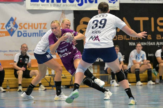 Lotta Roepcke (TusSies Metzingen, 09) am mit Ball gegen Fanny Elovson Union Neckarsulm, 09) TusSies Metzingen vs. Sport-Union Neckarsulm , Handball, Vorbereitung, Testspiel, Saison 2026 2027, 18.07.2026 TusSies Metzingen vs. Sport-Union Neckarsulm , Handball, Vorbereitung, Testspiel, Saison 2026 2027, 18.07.2026 Voehringen *** Lotta Roepcke (TusSies Metzingen), 09 a.m., with the ball against Fanny Elovson (Sport Union Neckarsulm), 09 TusSies Metzingen vs. Sport Union Neckarsulm, Handball, Preseason, Friendly, 2026–2027 Season, July 18, 2026, TusSies Metzingen vs. Sport Union Neckarsulm, Handball, Preseason, Friendly, 2026–2027 Season, July 18, 2026, Voehringen Copyright: xEibner-Pressefotox EP_TBR