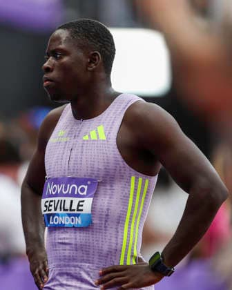 2026 Wanda Diamond League - Novuna London Athletics Meet Oblique Seville of Jamaica waits to be interviewed following the men s 100m event at the Wanda Diamond League meeting at the London Stadium in Stratford, London, United Kingdom. United Kingdom  Copyright: xMIxNewsx originalFilename:fletcher-wandadua260718_npvIC.jpg