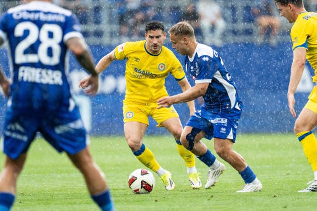 SOCCER - Linz vs Braunschweig, test match LINZ,AUSTRIA,18.JUL.26 - SOCCER - ADMIRAL 2. Liga, 2. DFL, 2. Deutsche Bundesliga, FC Blau Weiss Linz vs Eintracht Braunschweig, test match. Image shows Fabio Di Michele Sanchez (Braunschweig) and David Riegler (Linz).  GEPAxpictures xJulioxArellano