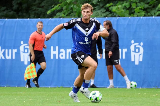 Regionalliga Nord Saison 2026-2027 Testspiel Hamburger SV II - Hobro IK Testspiel Hamburger SV II - Hobro IK auf dem Trainingsplatz am Volksparkstadion Hamburg Joonas Frenzel (HSV II) *** Regionalliga Nord 2026–2027 Season Friendly Match: Hamburger SV II vs. Hobro IK Friendly Match: Hamburger SV II vs. Hobro IK at the training field at Volksparkstadion in Hamburg Joonas Frenzel, HSV II