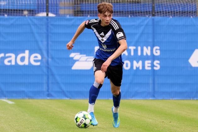 Regionalliga Nord Saison 2026-2027 Testspiel Hamburger SV II - Hobro IK Testspiel Hamburger SV II - Hobro IK auf dem Trainingsplatz am Volksparkstadion Hamburg Mads Broecker (HSV II) *** Regionalliga Nord 2026–2027 Season Friendly Match: Hamburger SV II vs. Hobro IK Friendly Match: Hamburger SV II vs. Hobro IK at the training field at Volksparkstadion in Hamburg Mads Broecker HSV II