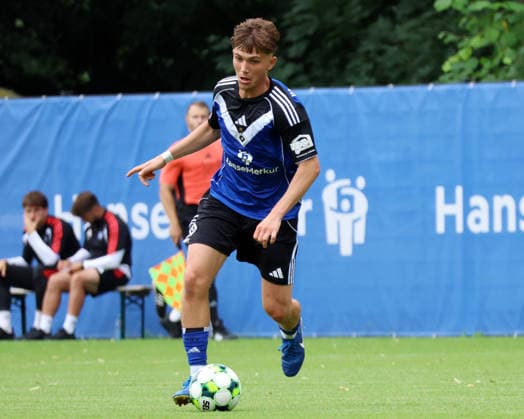Regionalliga Nord Saison 2026-2027 Testspiel Hamburger SV II - Hobro IK Testspiel Hamburger SV II - Hobro IK auf dem Trainingsplatz am Volksparkstadion Hamburg Dorian Migalic (HSV II) *** Regionalliga Nord 2026–2027 Season Friendly Match: Hamburger SV II vs. Hobro IK Friendly Match: Hamburger SV II vs. Hobro IK at the training field at Volksparkstadion in Hamburg Dorian Migalic HSV II