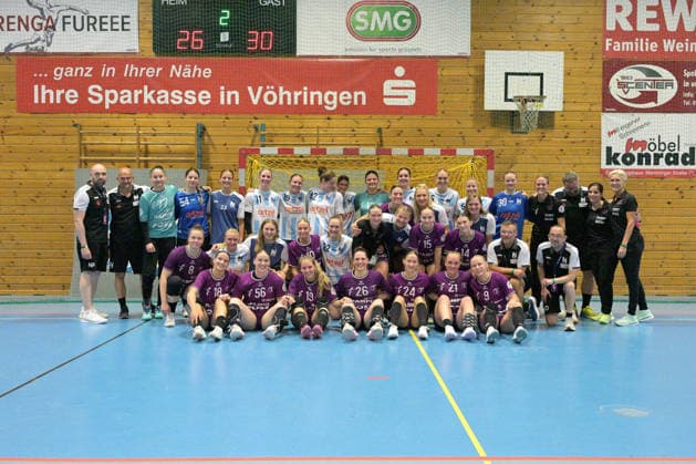 Gemeinsames Bild nach Spielende TusSies Metzingen vs. Union Neckarsulm , Handball, Vorbereitung, Testspiel, Saison 2026 2027, 18.07.2026 TusSies Metzingen vs. Sport-Union Neckarsulm , Handball, Vorbereitung, Testspiel, Saison 2026 2027, 18.07.2026 Voehringen *** Group photo after the game: TusSies Metzingen vs. Sport Union Neckarsulm, Handball, Preseason, Friendly, 2026–2027 Season, July 18, 2026: TusSies Metzingen vs. Sport Union Neckarsulm, handball, preseason, exhibition game, 2026–2027 season, July 18, 2026, Voehringen Copyright: xEibner-Pressefotox EP_TBR