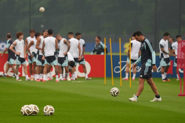 Argentina s head coach Lionel Scaloni leads a training session at Columbia Park Training Facility, in Morristown, New Jersey, USA, 18 July 2026. Argentina will face Spain in the FIFA World Cup, WM, Weltmeisterschaft, Fussball 2026 final soccer on 19 July. FIFA World Cup 2026 - Final - Spain vs Argentina !ACHTUNG: NUR REDAKTIONELLE NUTZUNG!  Copyright: xAngelxColmenaresx GRAF8745 20260718-55020931441_1