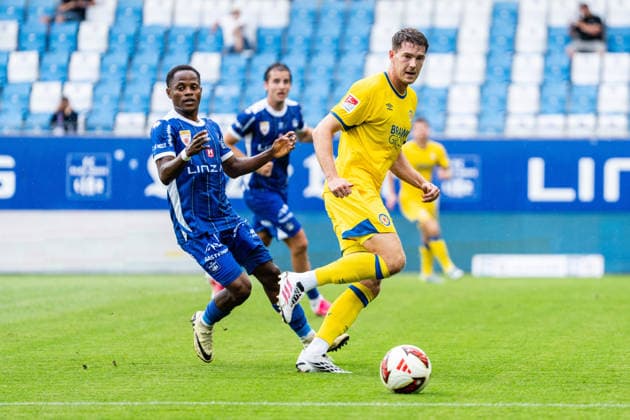 SOCCER - Linz vs Braunschweig, test match LINZ,AUSTRIA,18.JUL.26 - SOCCER - ADMIRAL 2. Liga, 2. DFL, 2. Deutsche Bundesliga, FC Blau Weiss Linz vs Eintracht Braunschweig, test match. Image shows Oliver Waehling (Linz) and Lukas Frenkert (Braunschweig).  GEPAxpictures xJulioxArellano