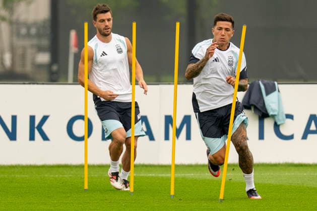 Argentina s Enzo Fernandez (R) takes part in a training session at Columbia Park Training Facility, in Morristown, New Jersey, USA, 18 July 2026. Argentina will face Spain in the FIFA World Cup, WM, Weltmeisterschaft, Fussball 2026 final soccer on 19 July. FIFA World Cup 2026 - Final - Spain vs Argentina !ACHTUNG: NUR REDAKTIONELLE NUTZUNG!  Copyright: xAngelxColmenaresx GRAF8755 20260718-55020931521_1