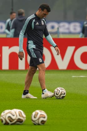 Argentina s head coach Lionel Scaloni leads a training session at Columbia Park Training Facility, in Morristown, New Jersey, USA, 18 July 2026. Argentina will face Spain in the FIFA World Cup, WM, Weltmeisterschaft, Fussball 2026 final soccer on 19 July. FIFA World Cup 2026 - Final - Spain vs Argentina !ACHTUNG: NUR REDAKTIONELLE NUTZUNG!  Copyright: xAngelxColmenaresx GRAF8753 20260718-55020931529_1