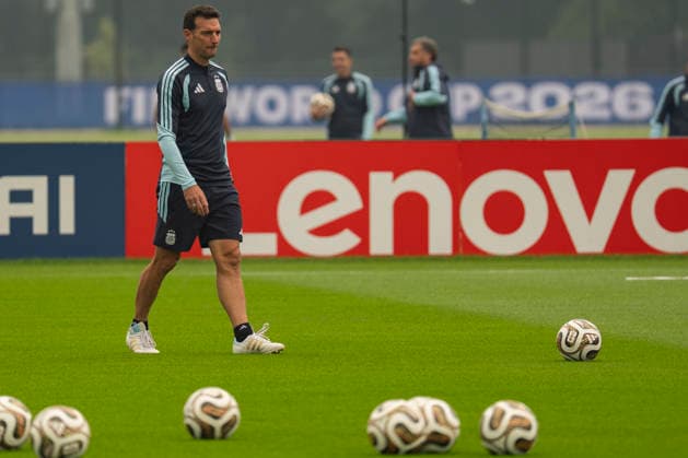 Argentina s head coach Lionel Scaloni leads a training session at Columbia Park Training Facility, in Morristown, New Jersey, USA, 18 July 2026. Argentina will face Spain in the FIFA World Cup, WM, Weltmeisterschaft, Fussball 2026 final soccer on 19 July. FIFA World Cup 2026 - Final - Spain vs Argentina !ACHTUNG: NUR REDAKTIONELLE NUTZUNG!  Copyright: xAngelxColmenaresx GRAF8752 20260718-55020931534_1
