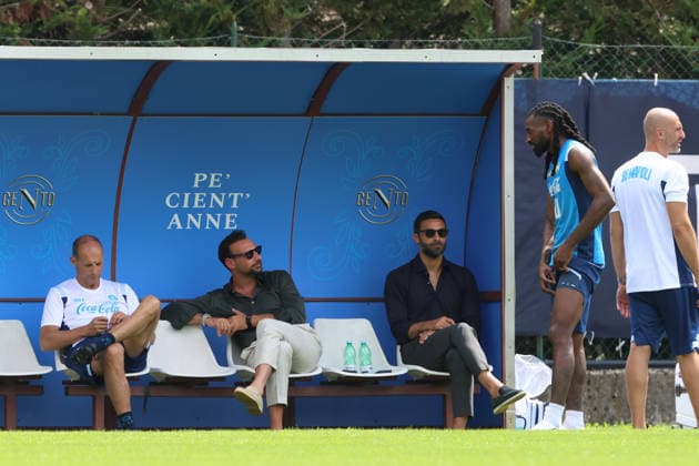 SSC Napoli Training Camp - Day 2 Massimiliano Allegri, coach of Napoli, Giovanni Manna, sporting director of Napoli, and Frank Zambo Anguissa of Napoli during a training session on Day 1 of the preseason camp of SSC Napoli at Stadio Carciato in Dimaro Folgarida, Trento, Italy, on July 18, 2025. Dimaro Folgarida Trento Italy  Copyright: xCiroxDexLucax originalFilename:deluca-sscnapol260718_np5HW.jpg