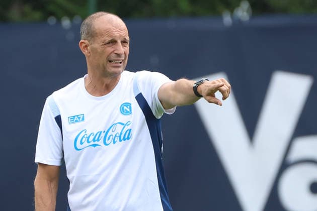 SSC Napoli Training Camp - Day 2 Massimiliano Allegri, coach of Napoli, is seen during a training session on Day of the preseason camp of SSC Napoli at Stadio Carciato in Dimaro Folgarida, Trento, Italy, on July 18, 2025. Dimaro Folgarida Trento Italy  Copyright: xCiroxDexLucax originalFilename:deluca-sscnapol260718_np6MY.jpg