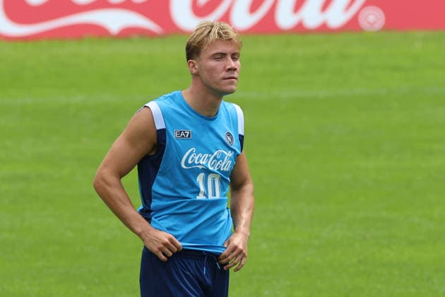 SSC Napoli Training Camp - Day 2 Rasmus Hojlund of Napoli during a training session on Day of the preseason camp of SSC Napoli at stadio Carciato in Dimaro Folgarida, Trento, Italy, on July 18, 2025. Dimaro Folgarida Trento Italy  Copyright: xCiroxDexLucax originalFilename:deluca-sscnapol260718_npA8b.jpg