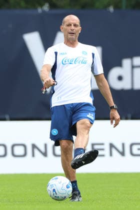 SSC Napoli Training Camp - Day 2 Massimiliano Allegri, coach of Napoli, during a training session on Day of the preseason camp of SSC Napoli at stadio Carciato in Dimaro Folgarida, Trento, Italy, on July 18, 2025. Dimaro Folgarida Trento Italy  Copyright: xCiroxDexLucax originalFilename:deluca-sscnapol260718_npqpA.jpg